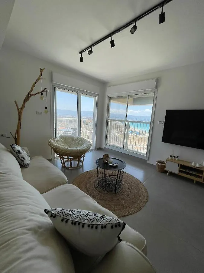 דירות קו ראשון לחוף - Apartments First Line To The Beach Qiryat Yam Israel