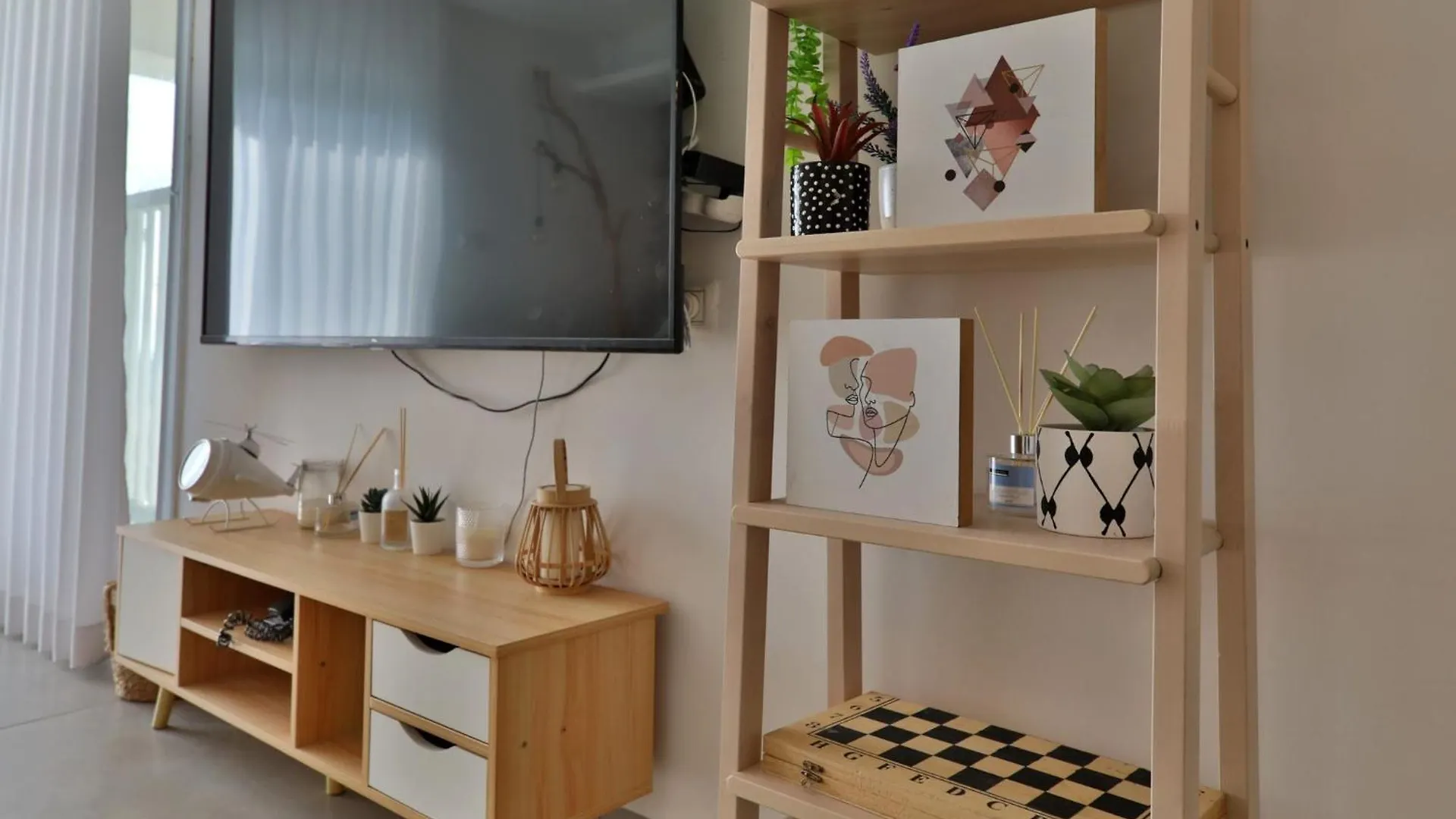 דירות קו ראשון לחוף - Apartments First Line To The Beach Qiryat Yam Israel