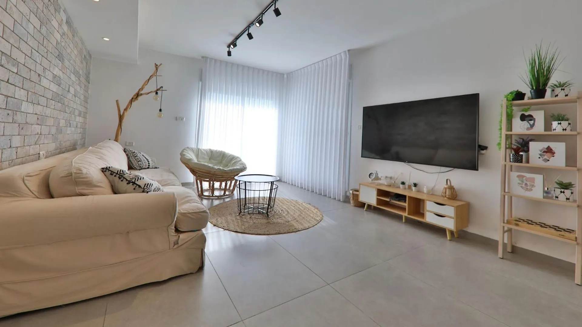 דירות קו ראשון לחוף - Apartments First Line To The Beach Qiryat Yam Israel