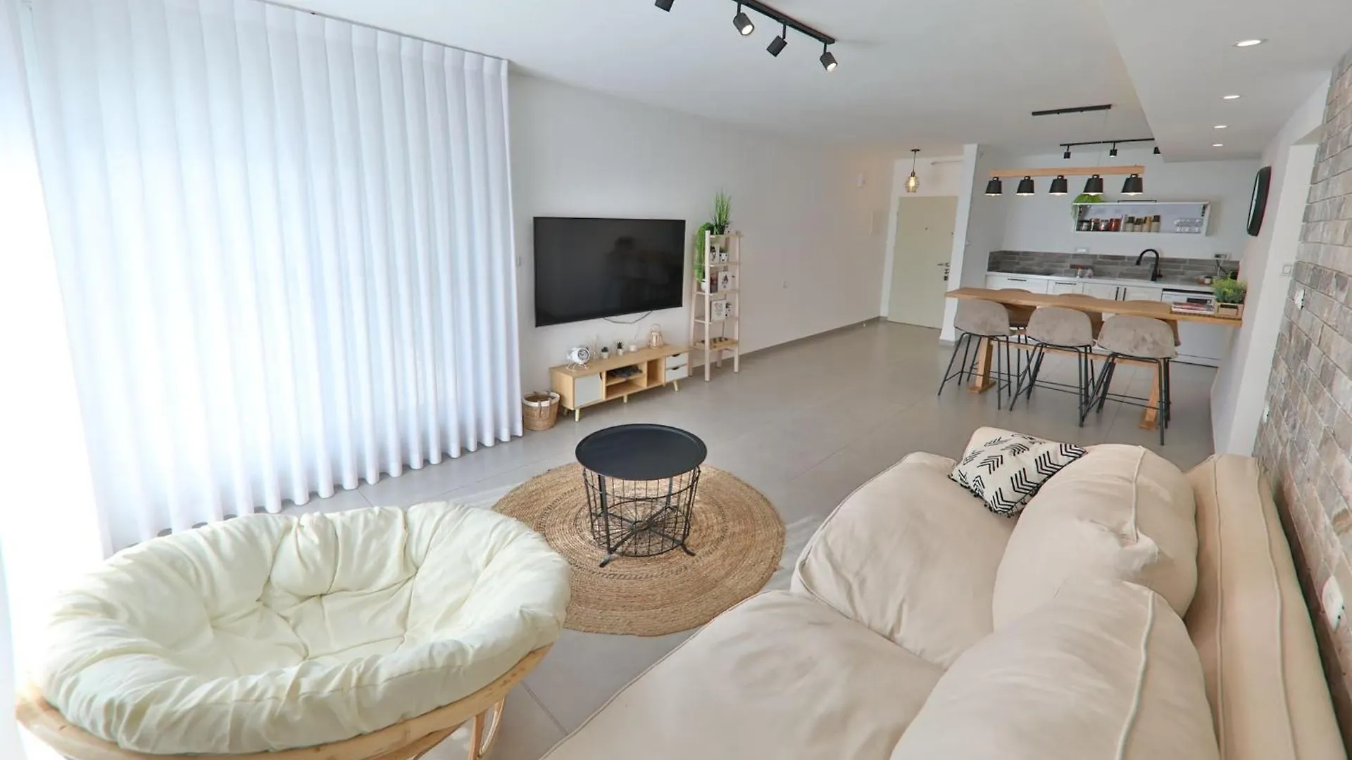 דירות קו ראשון לחוף - Apartments First Line To The Beach Qiryat Yam