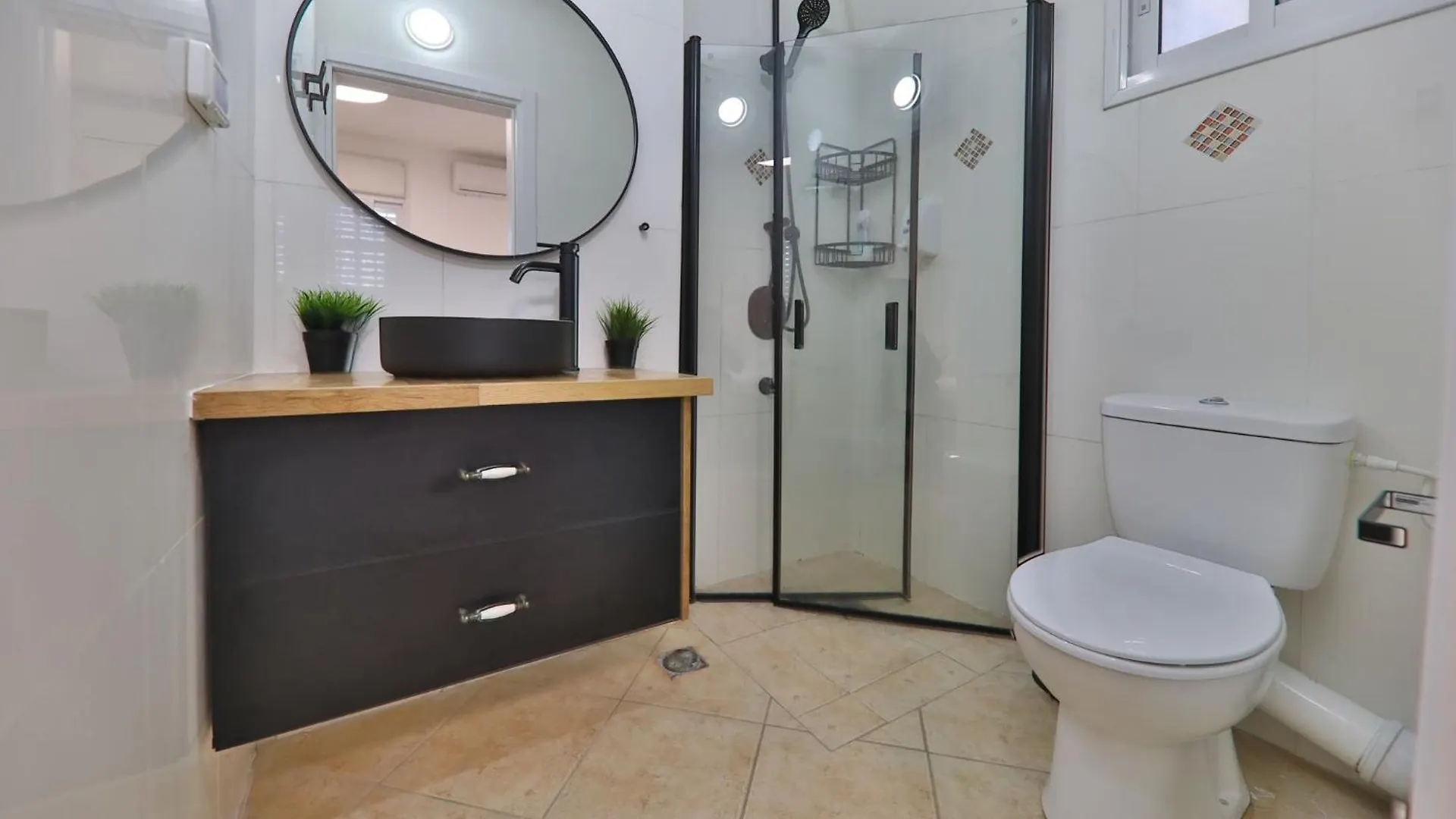 דירות קו ראשון לחוף - Apartments First Line To The Beach Qiryat Yam 0*,  Israel