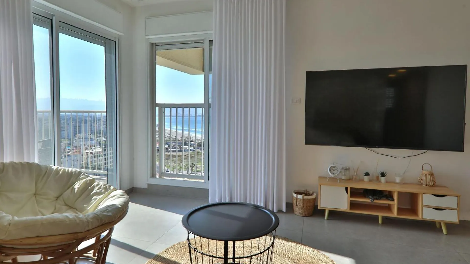 דירות קו ראשון לחוף - Apartments First Line To The Beach Qiryat Yam