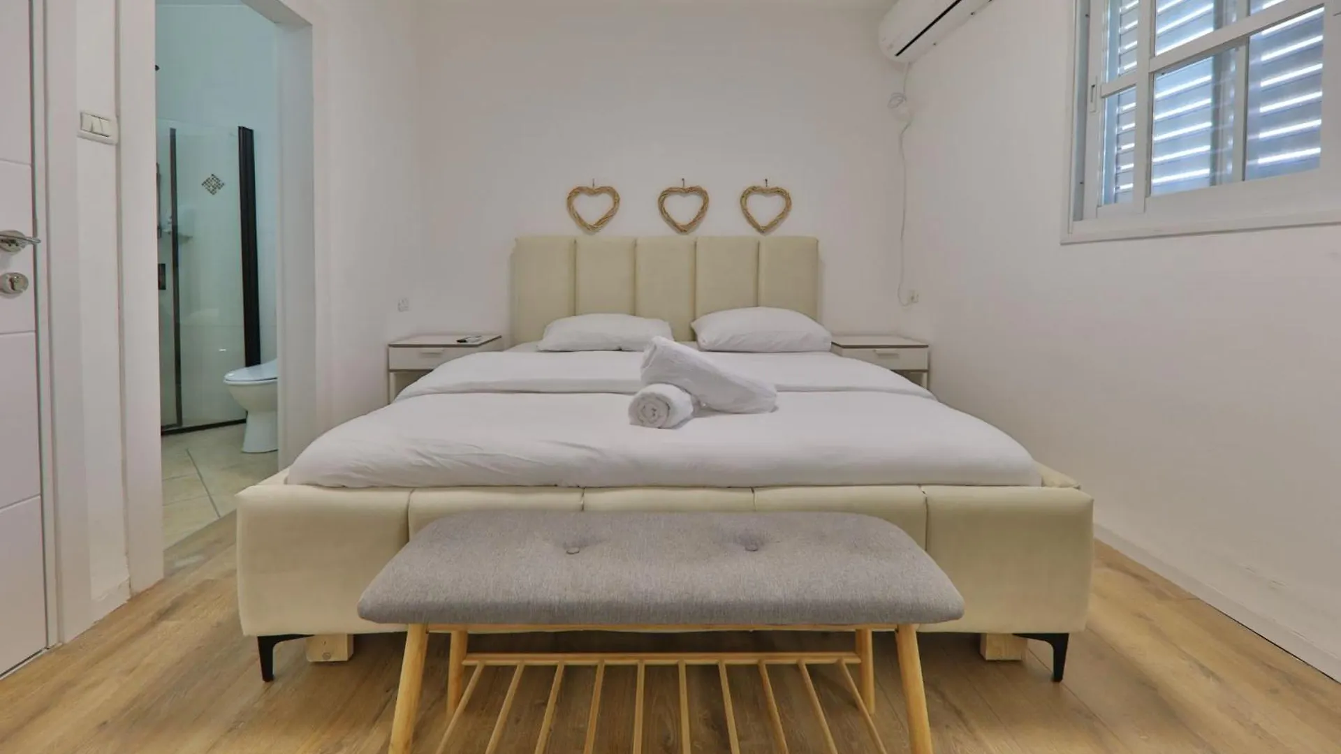 דירות קו ראשון לחוף - Apartments First Line To The Beach Qiryat Yam