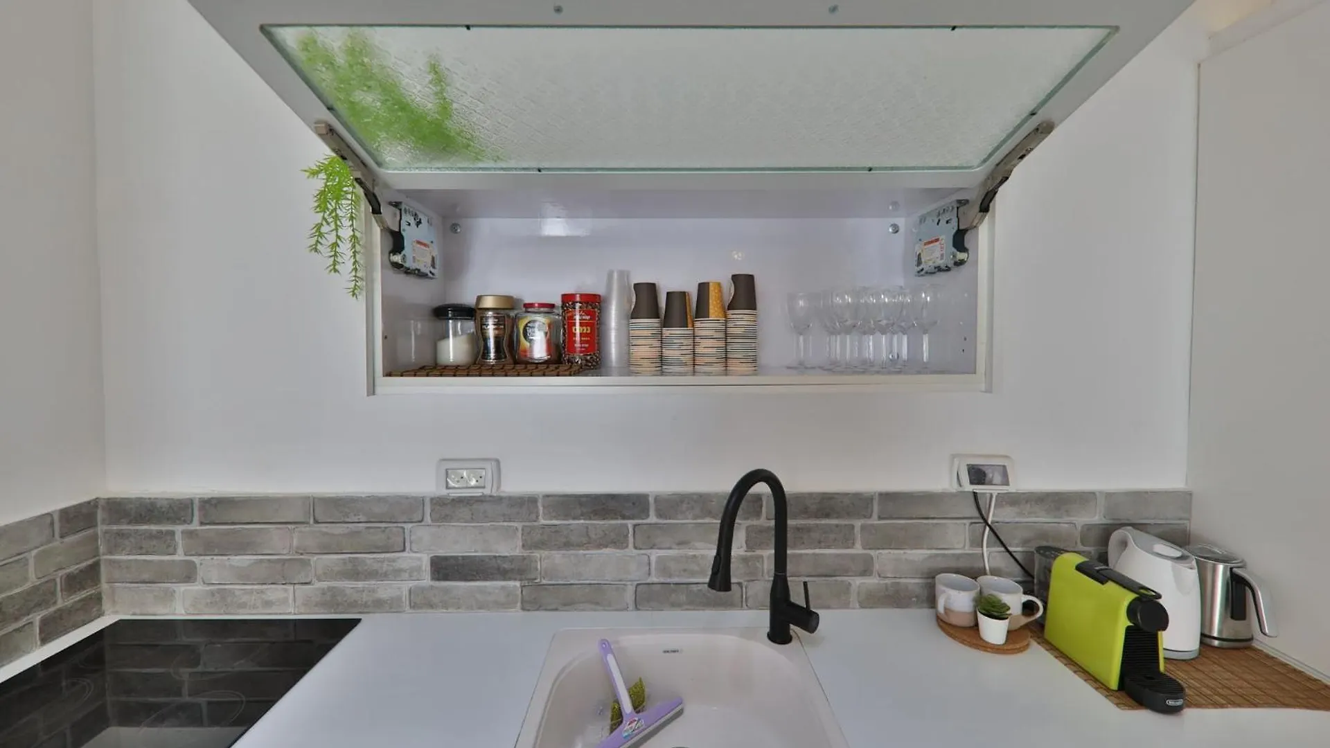 דירות קו ראשון לחוף - Apartments First Line To The Beach Qiryat Yam