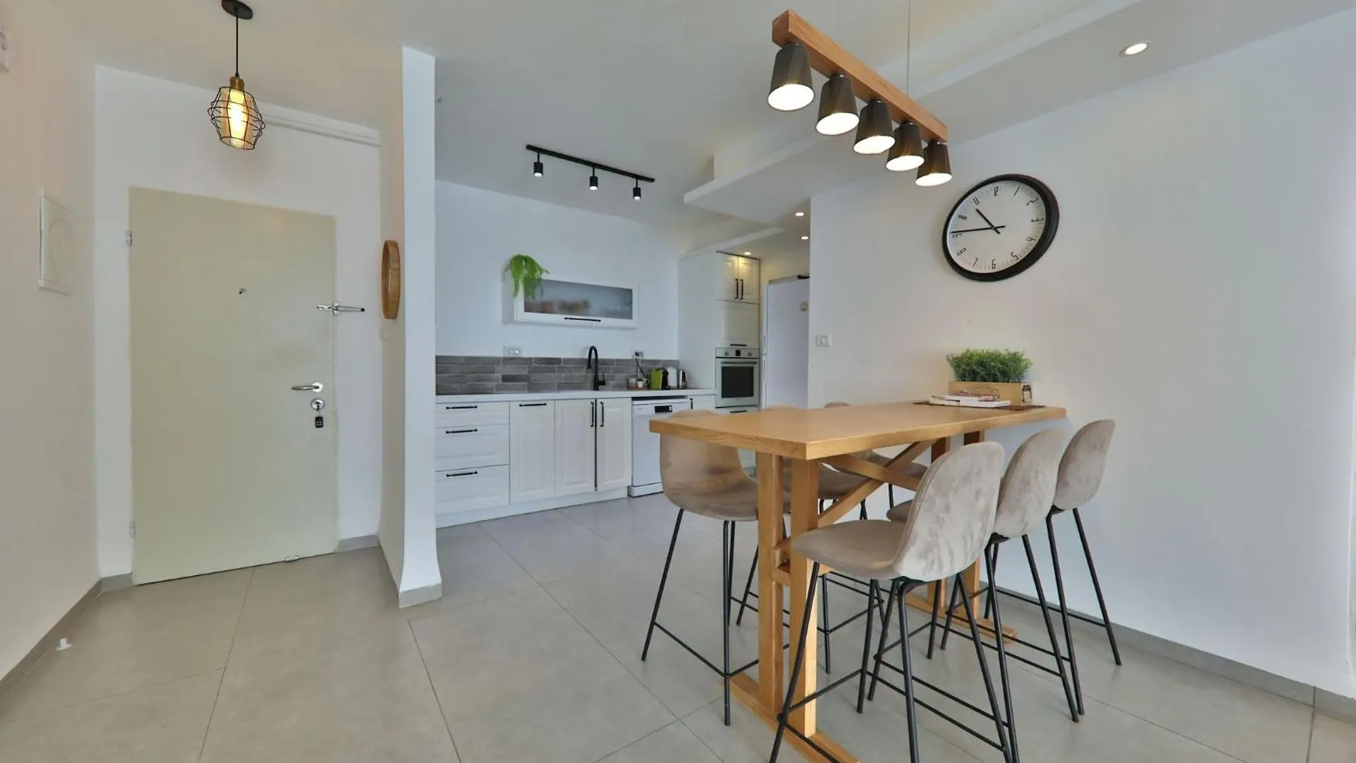 דירות קו ראשון לחוף - Apartments First Line To The Beach Qiryat Yam